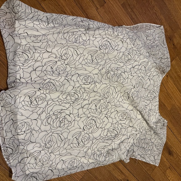 Roz & Ali Black and White Floral Blouse - Picture 3 of 3